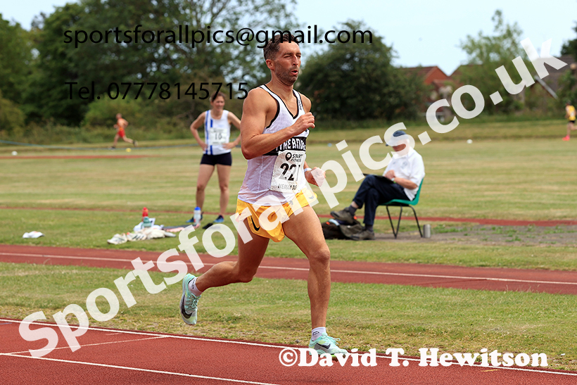 1500 metres, 2025 NEMAA Track and Field, Monkton. Photo: David T. Hewitson/Sports for All Pics